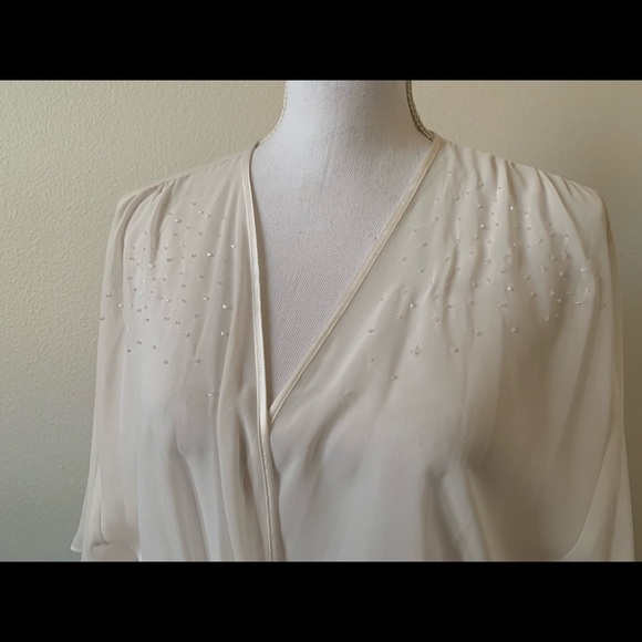 Robe - Picture 2 of 6